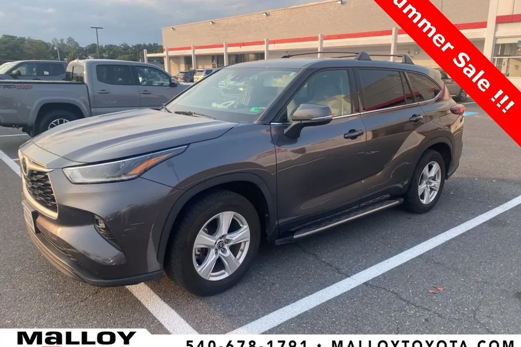 2021 Toyota Highlander LE photo 1
