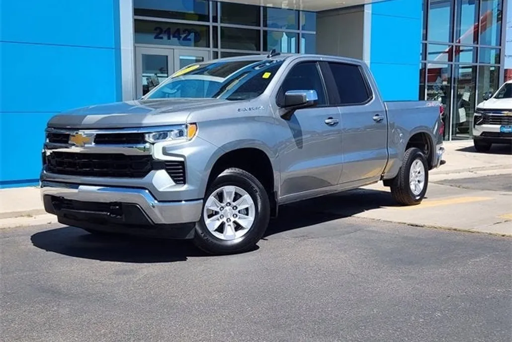 2025 Chevrolet Silverado 1500 LT photo 1
