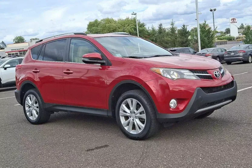 2015 Toyota RAV4 Limited photo 1