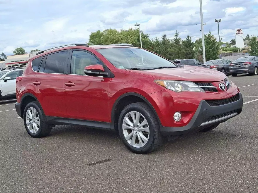 2015 Toyota RAV4 Limited photo 1