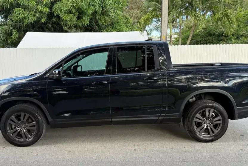2017 Honda Ridgeline Sport photo 1