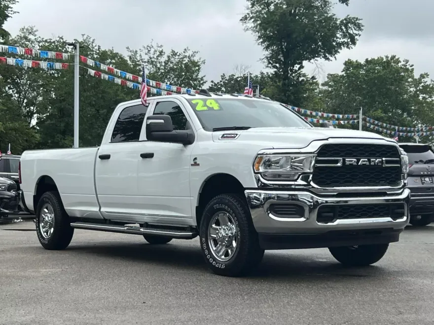 2024 Ram 3500 Tradesman photo 1