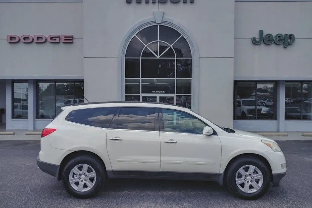 2011 Chevrolet Traverse 2LT photo 1
