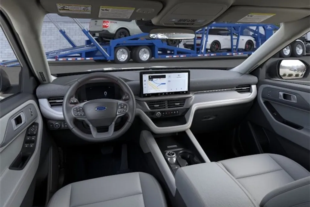 2025 Ford Explorer photo 1