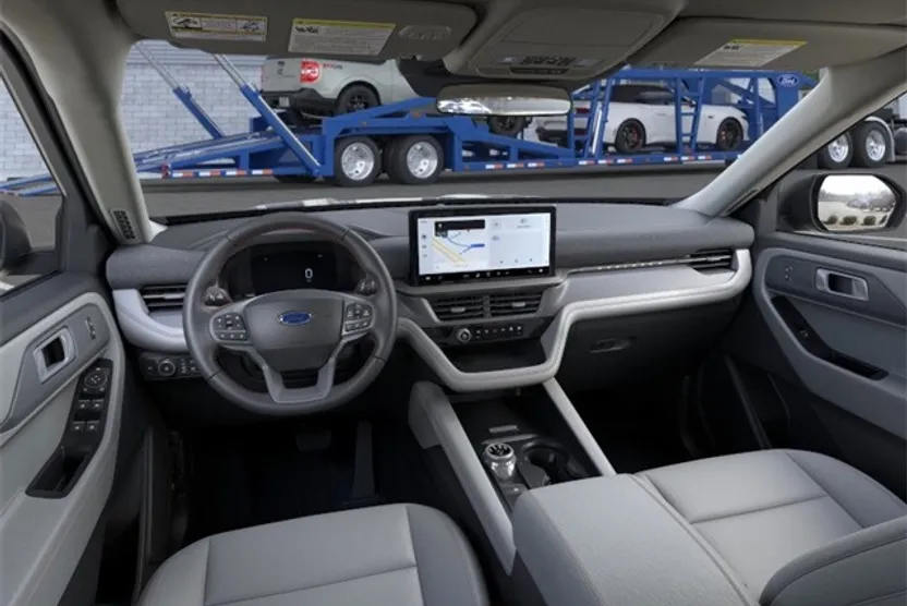 2025 Ford Explorer photo 1