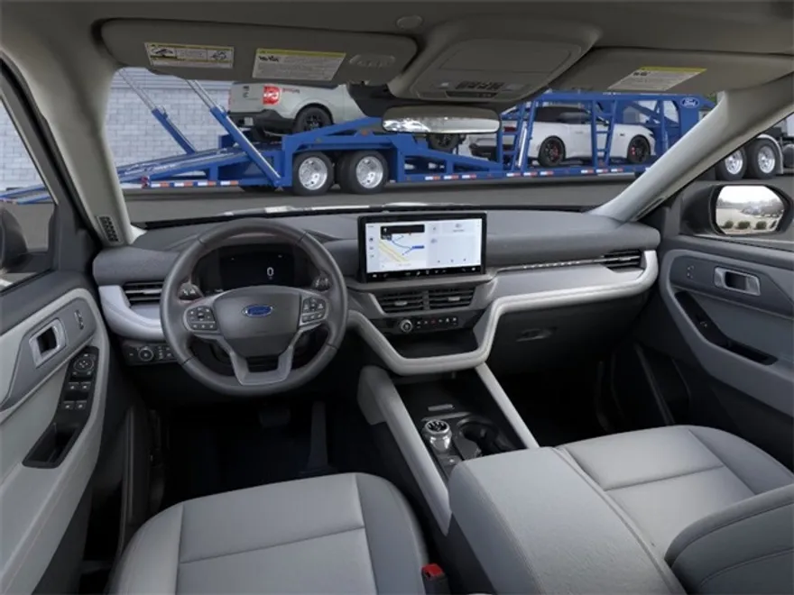 2025 Ford Explorer photo 1