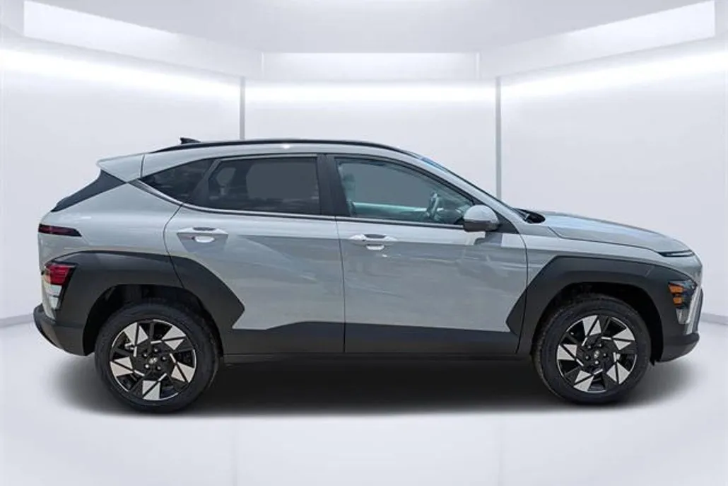 2025 Hyundai Kona SEL photo 1