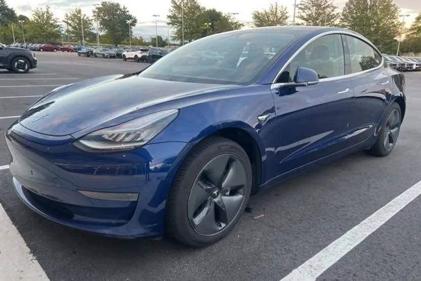 2020 Tesla Model 3 Standard Range Plus photo 1