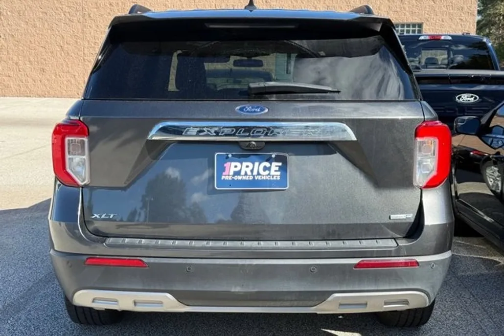 2020 Ford Explorer XLT photo 1