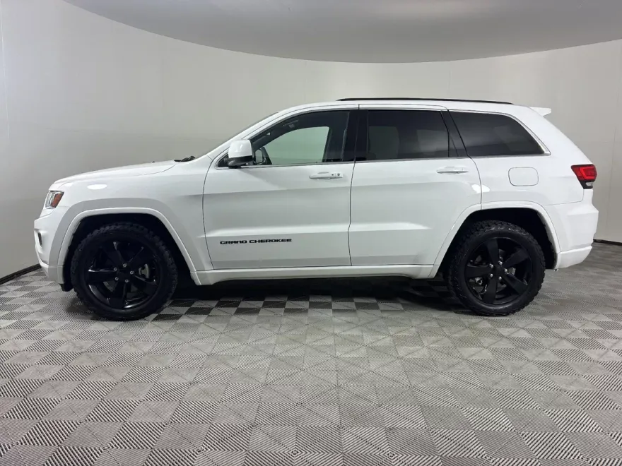 2015 Jeep Grand Cherokee Laredo photo 1