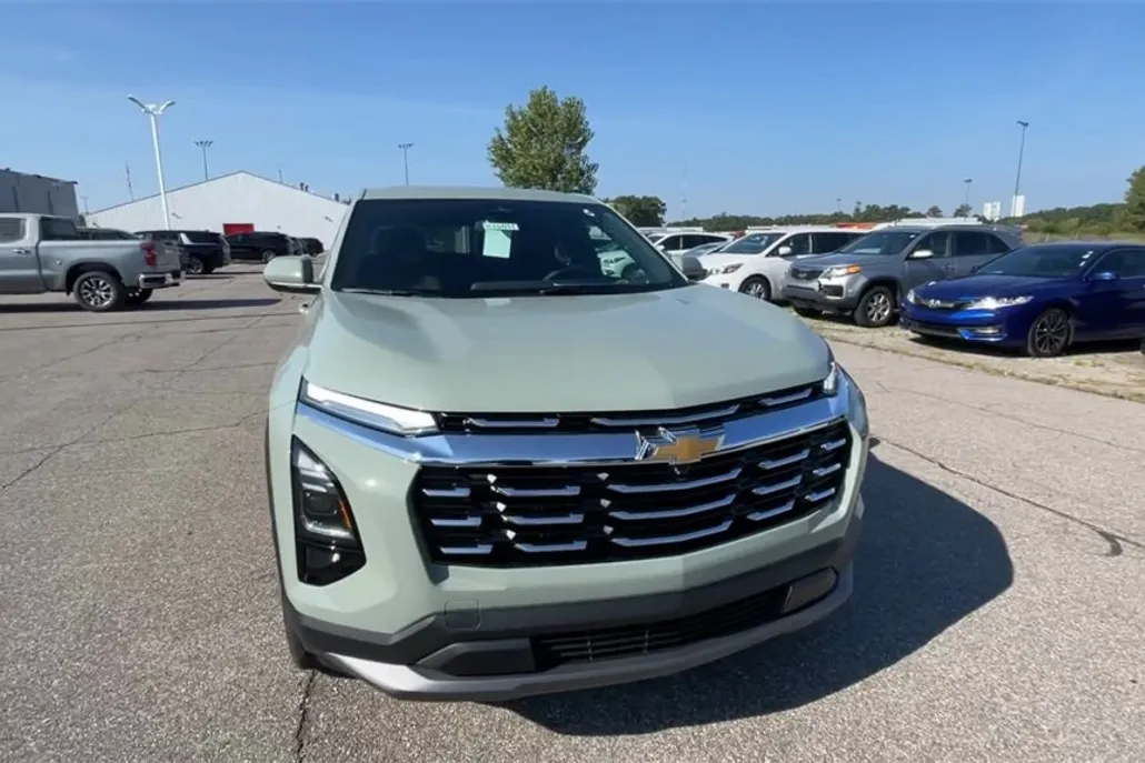 2026 Chevrolet Equinox LT photo 1