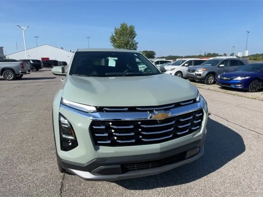 2026 Chevrolet Equinox LT photo 1