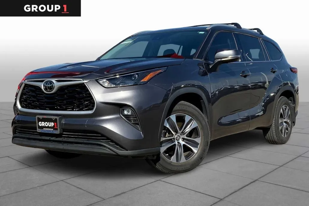 2022 Toyota Highlander XLE photo 1