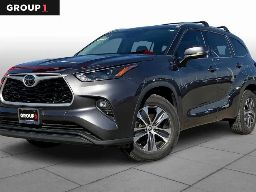2022 Toyota Highlander XLE photo 1