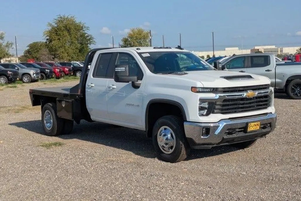 2025 Chevrolet Silverado 3500HD LT photo 1