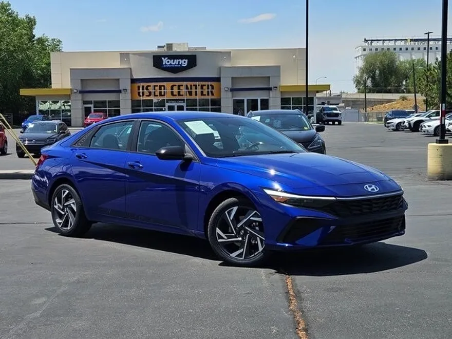 2025 Hyundai Elantra SEL Sport photo 1