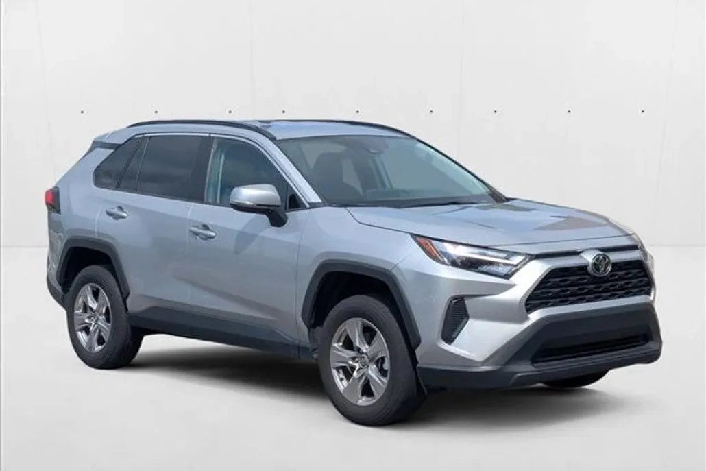2024 Toyota RAV4 XLE photo 1