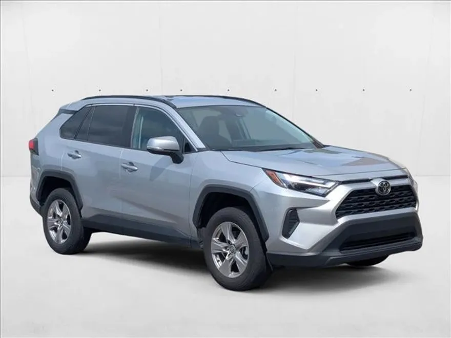 2024 Toyota RAV4 XLE photo 1