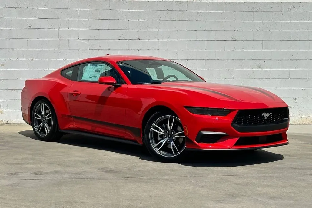 2025 Ford Mustang EcoBoost photo 1
