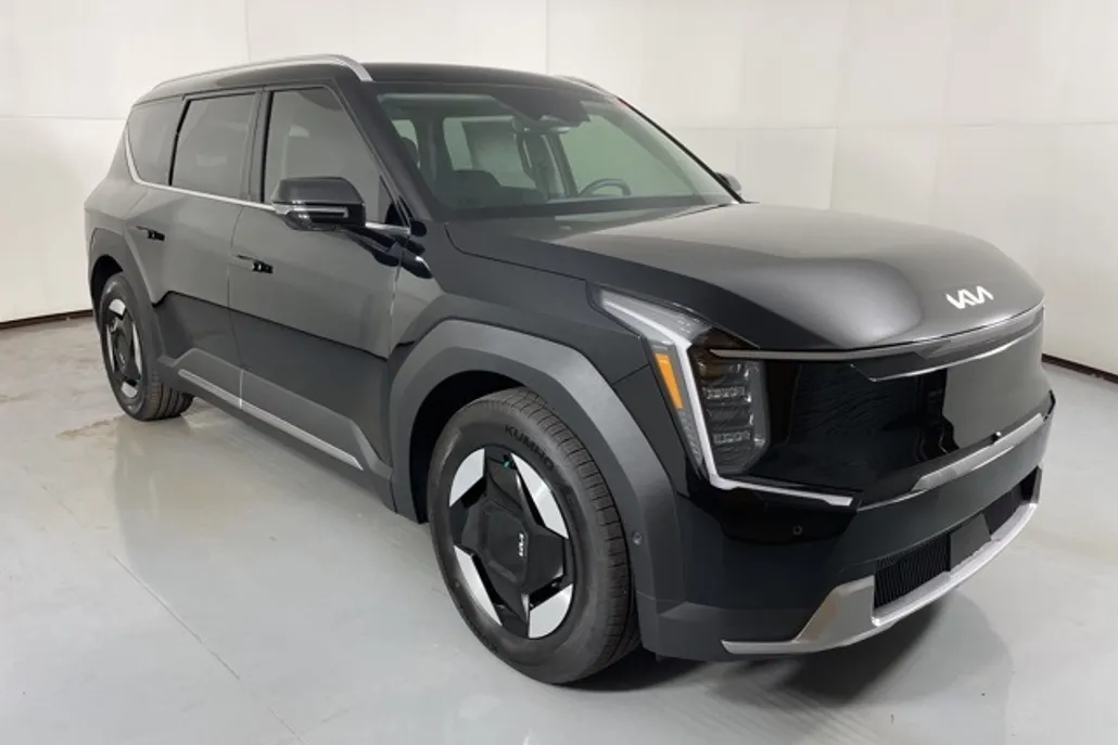 2026 Kia EV9 Wind photo 1