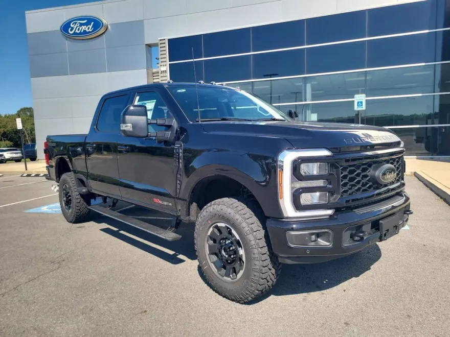 2026 Ford F-250 Lariat photo 1