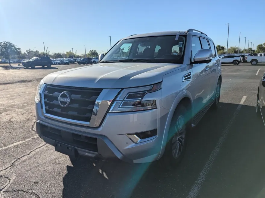 2023 Nissan Armada SL photo 1