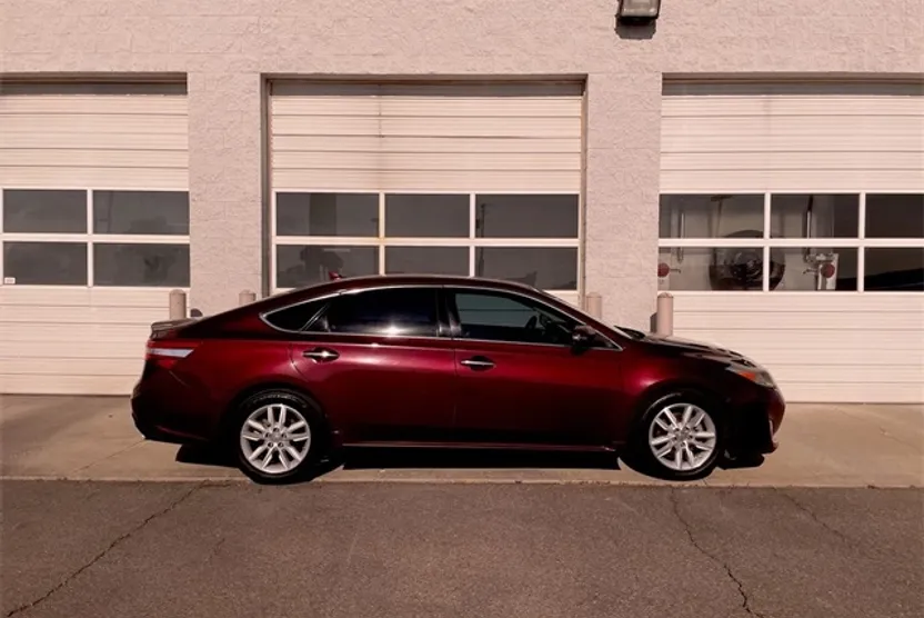 2015 Toyota Avalon Limited photo 1