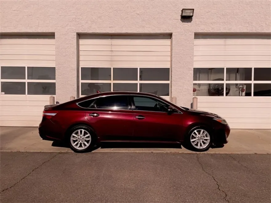 2015 Toyota Avalon Limited photo 1