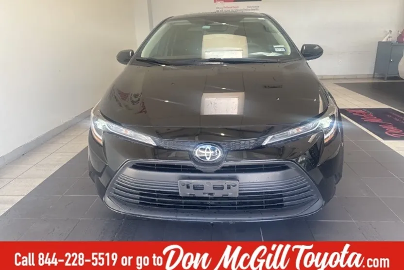 2024 Toyota Corolla LE photo 1