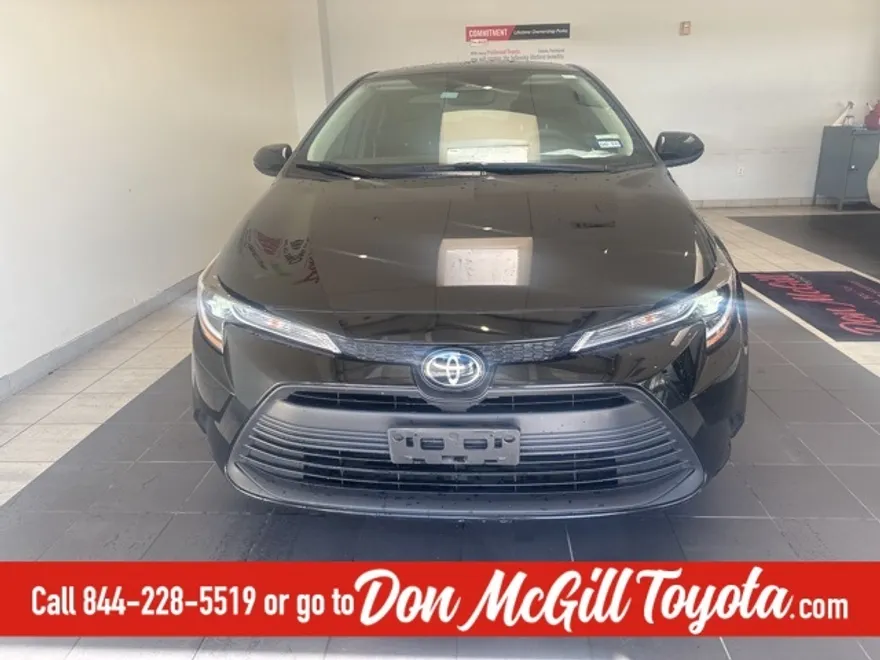 2024 Toyota Corolla LE photo 1