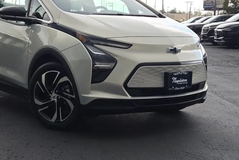 2023 Chevrolet Bolt EV 2LT photo 1