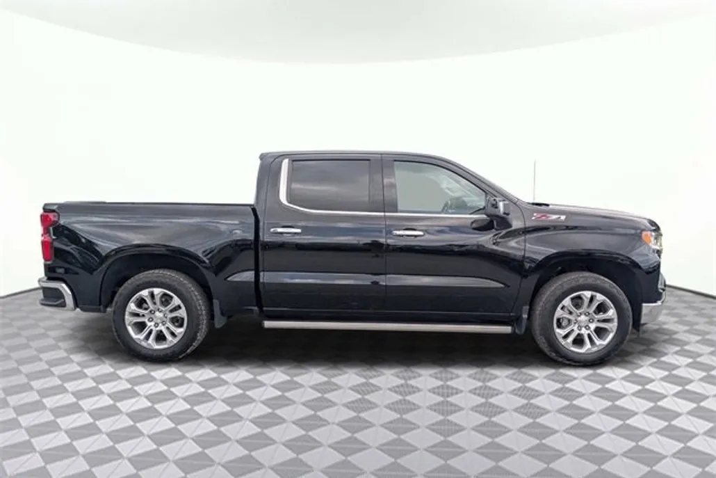 2023 Chevrolet Silverado 1500 LTZ photo 1