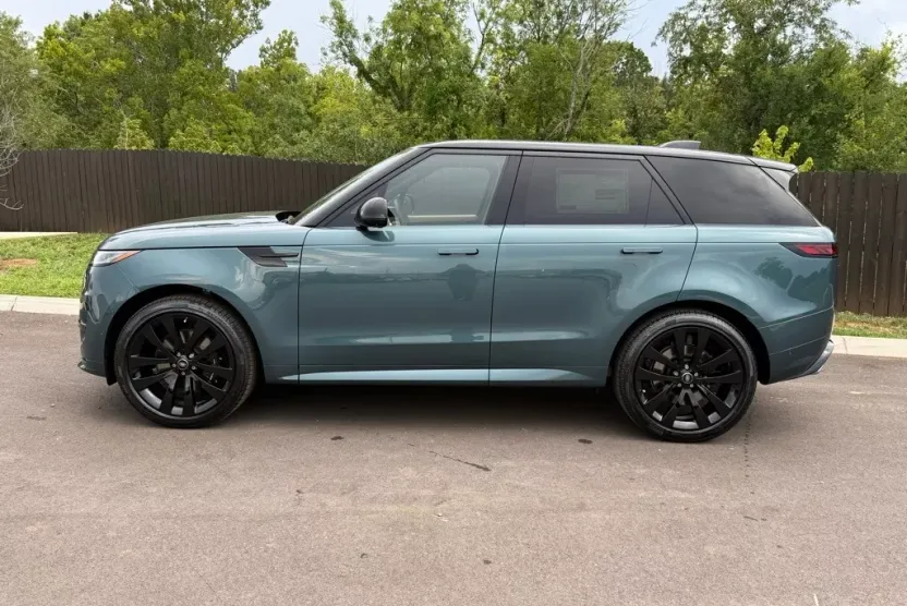 2025 Land Rover Range Rover Sport SE photo 1