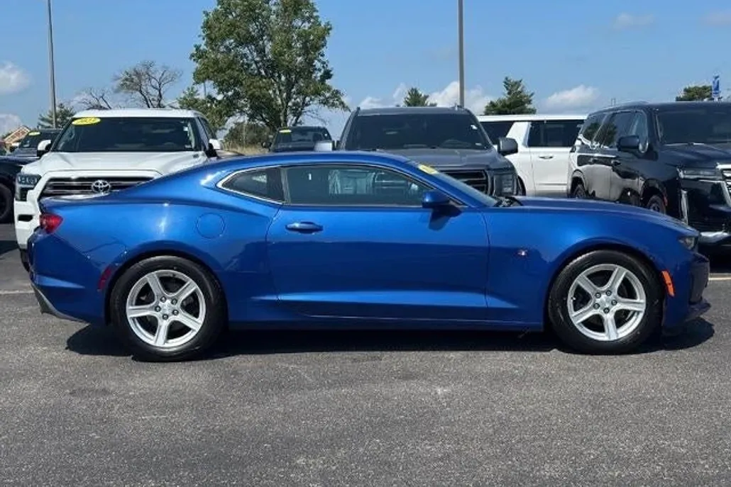 2019 Chevrolet Camaro 1LT photo 1