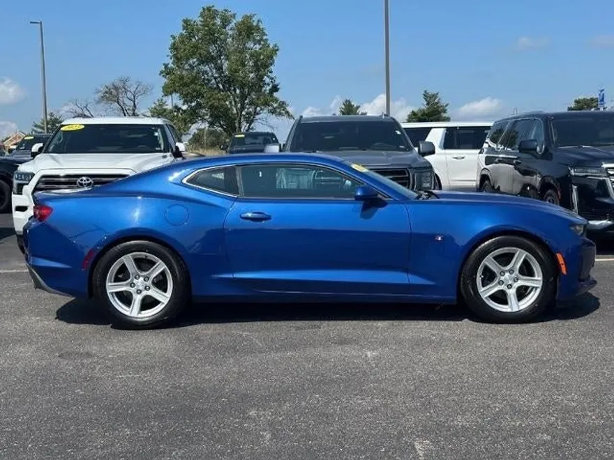 2019 Chevrolet Camaro 1LT photo 1