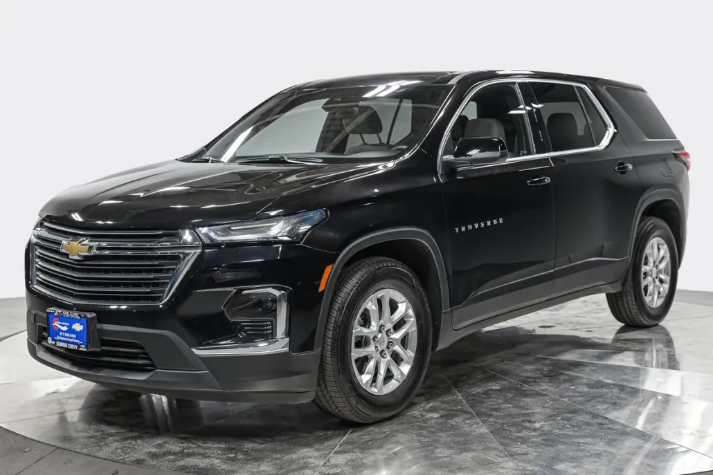 2023 Chevrolet Traverse LS photo 1