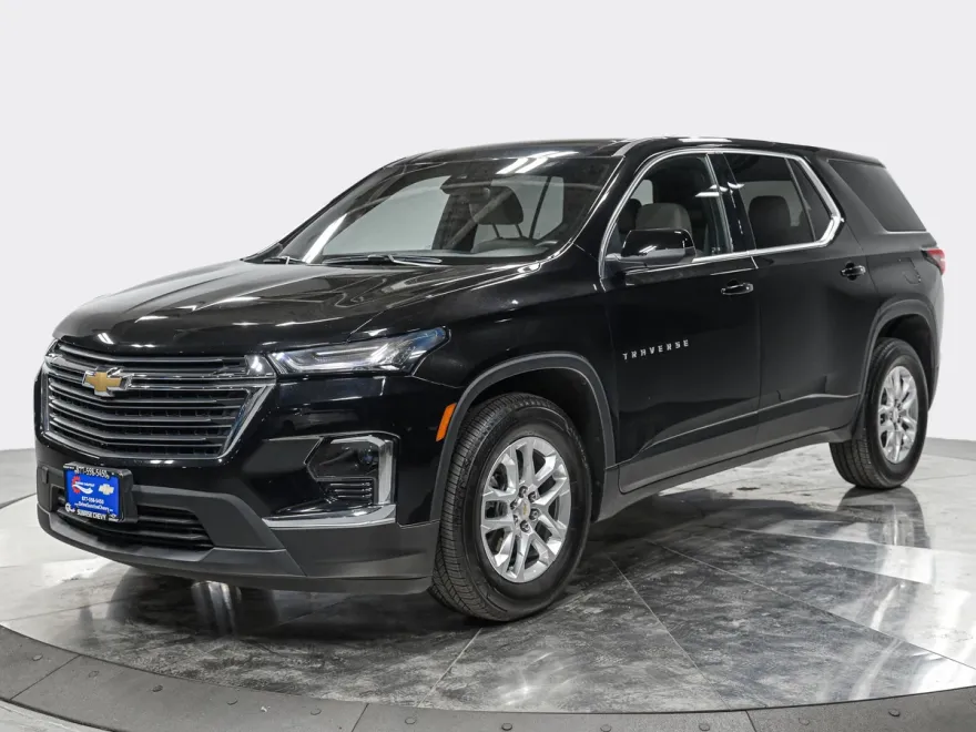 2023 Chevrolet Traverse LS photo 1