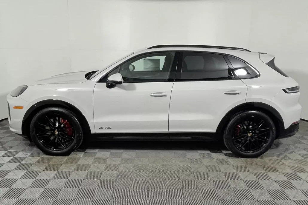 2026 Porsche Cayenne GTS photo 1