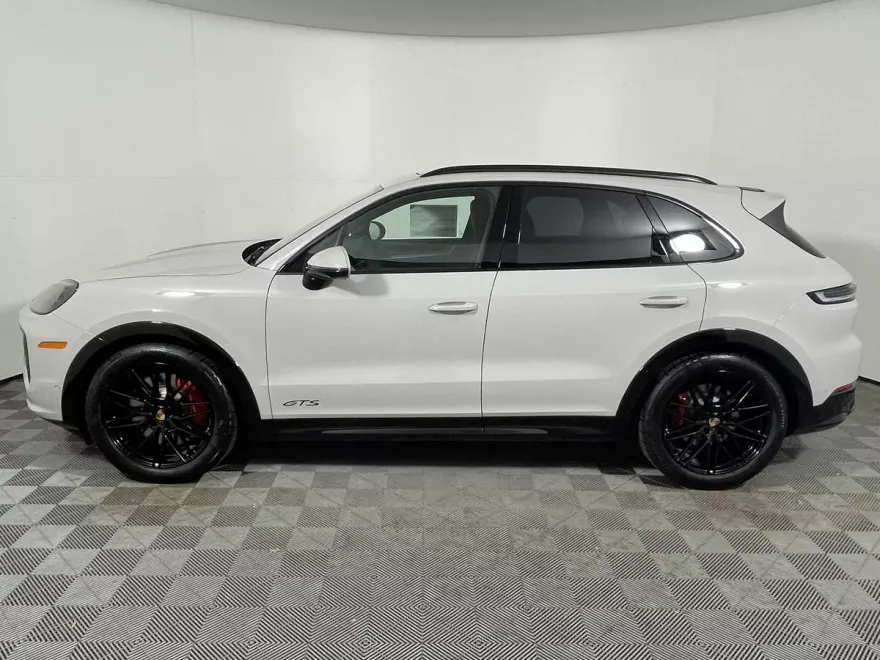 2026 Porsche Cayenne GTS photo 1