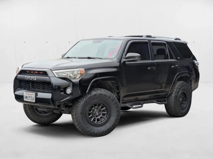 2019 Toyota 4Runner SR5 photo 1