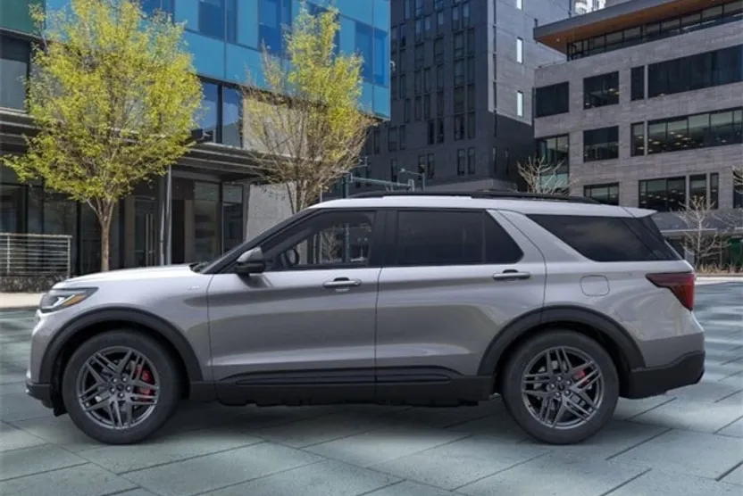 2025 Ford Explorer ST-Line photo 1