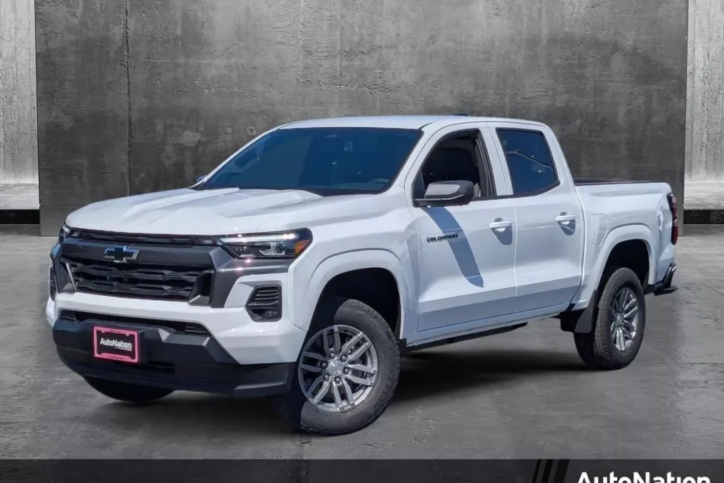 2025 Chevrolet Colorado Work Truck LT photo 1
