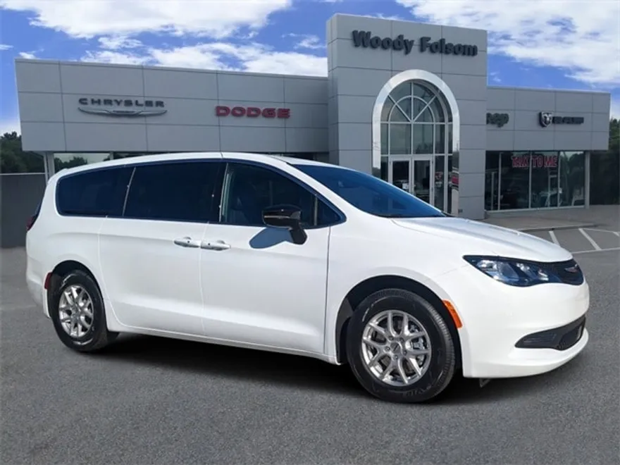 2025 Chrysler Voyager LX photo 1
