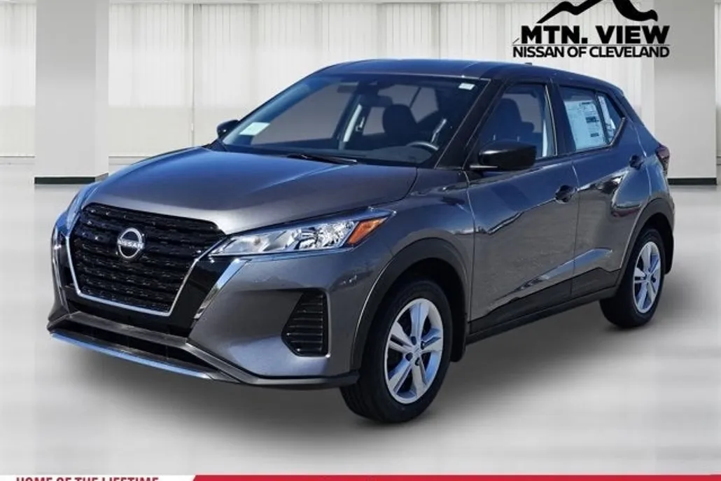 2025 Nissan Kicks Play S photo 1