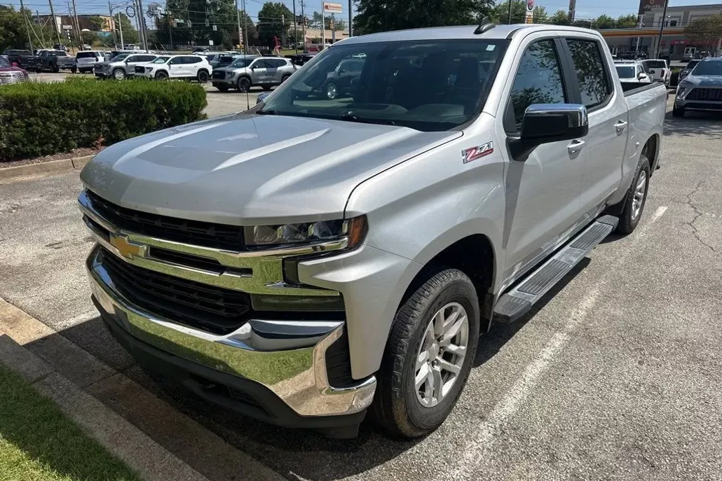 2020 Chevrolet Silverado 1500 LT photo 1