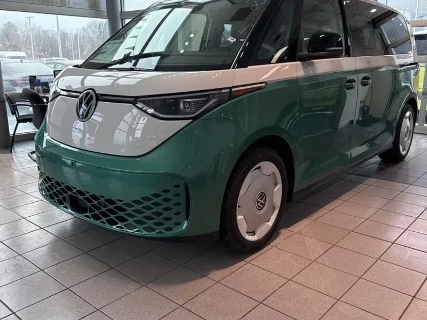 2025 Volkswagen ID. Buzz photo 1