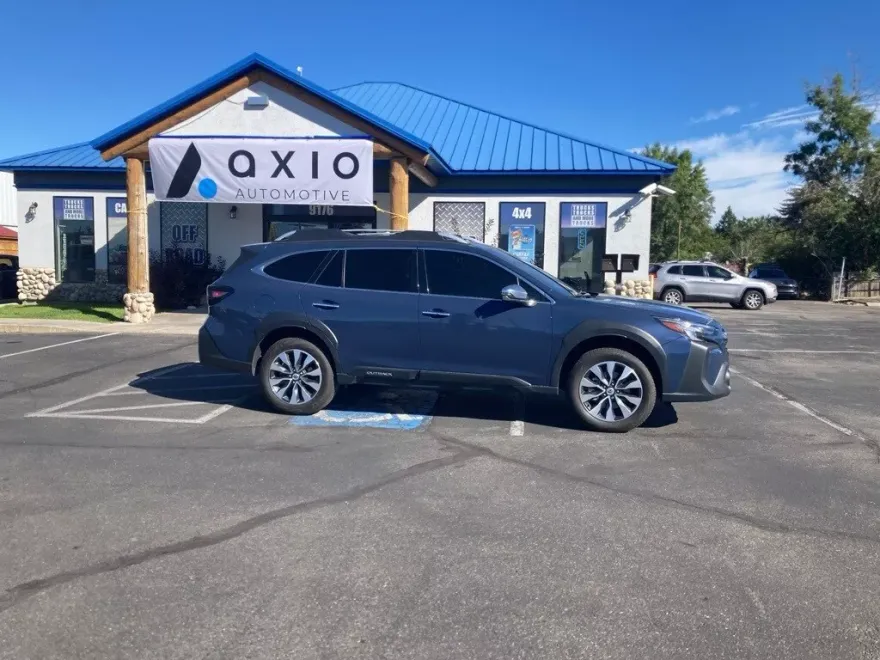 2023 Subaru Outback Touring photo 1