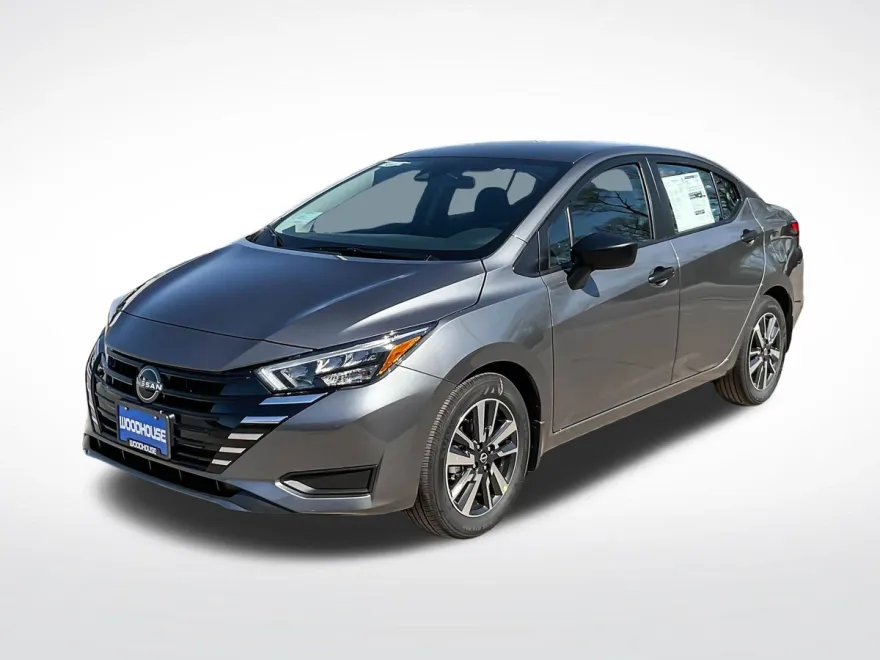2025 Nissan Versa 1.6 S photo 1