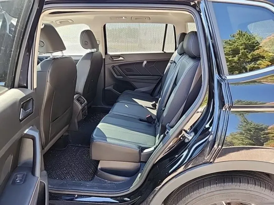 2022 Volkswagen Tiguan SE photo 1