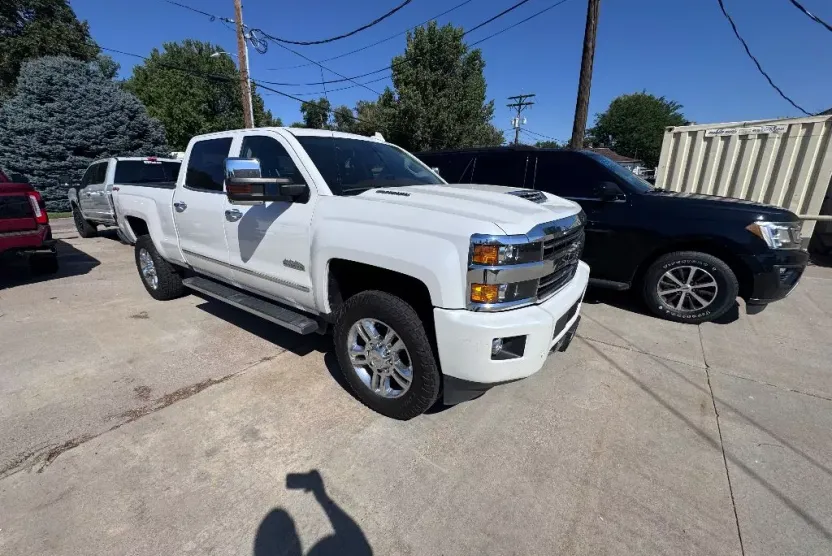 2019 Chevrolet Silverado 2500HD High Country photo 1